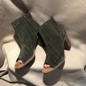 Toms Majorca peep-toe green suede heeled booties, 8.5